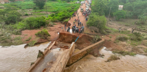 Read more about the article HEAVY RAINS DESTROY TWETE BRIDGE IN KASAMA