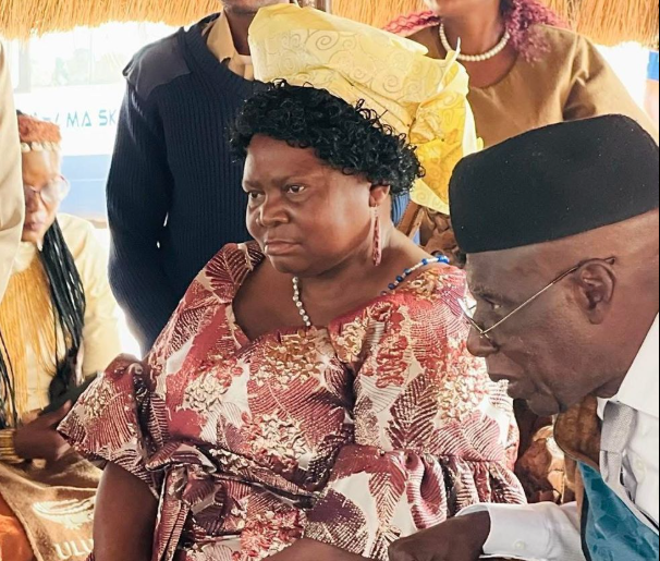 Read more about the article NORTH MINISTER VISITS CHITIMUKULU’S PALACE TO MOURN