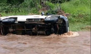 Read more about the article AN AMBULANCE IN ZIMBA OVERTURNS WHILE RESPONDING TO AN EMERGENCY