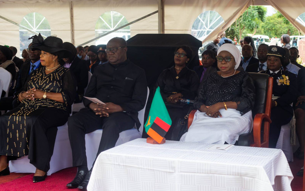 You are currently viewing VICE PRESIDENT LEADS MOURNERS AT THE BURIAL OF DR BULL