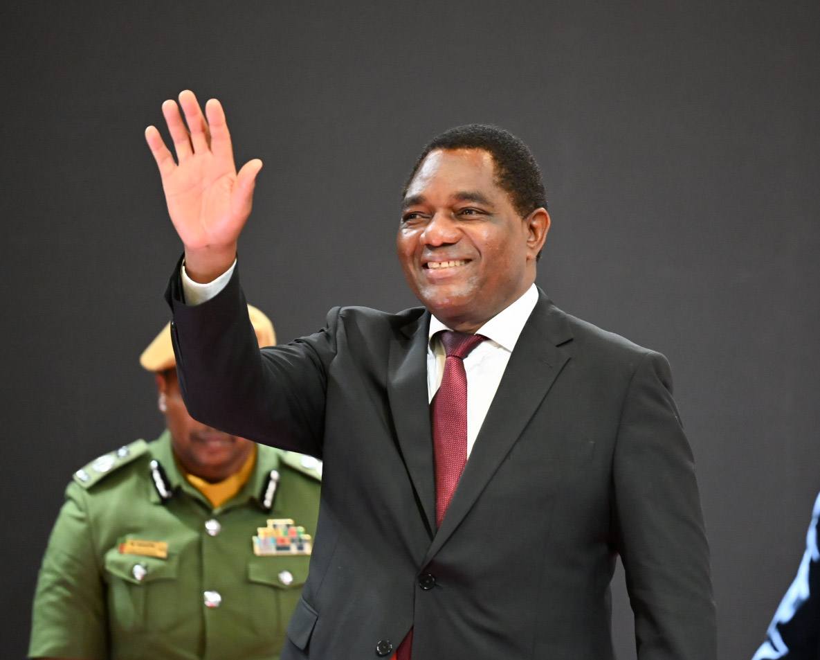 You are currently viewing PRESIDENT HICHILEMA DONATES K100,000 TO BOOST LUANGWA BUSINESSES