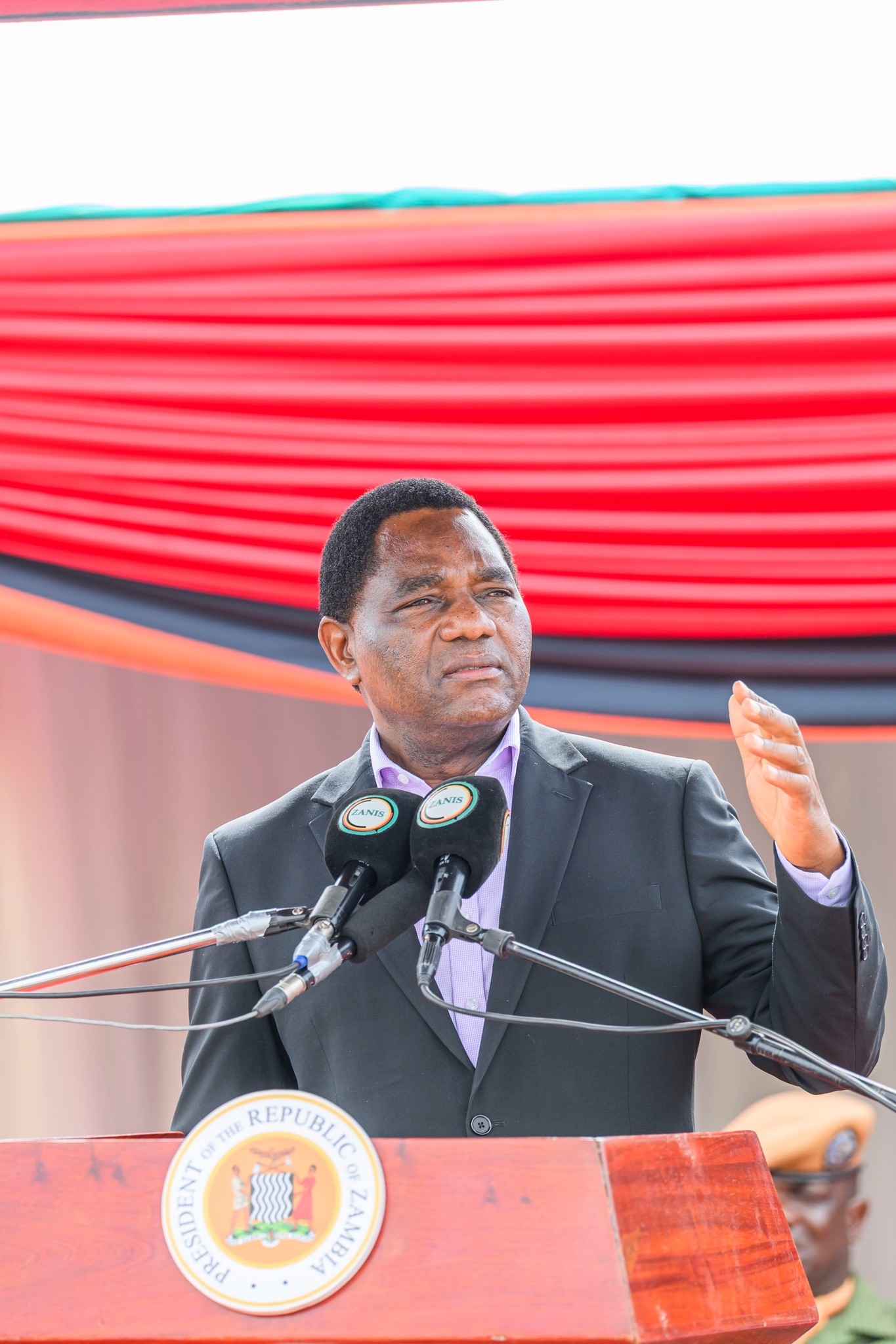 You are currently viewing PRESIDENT HICHILEMA THANKS PEOPLE OF KASAMA, WELCOMES DEFECTORS 